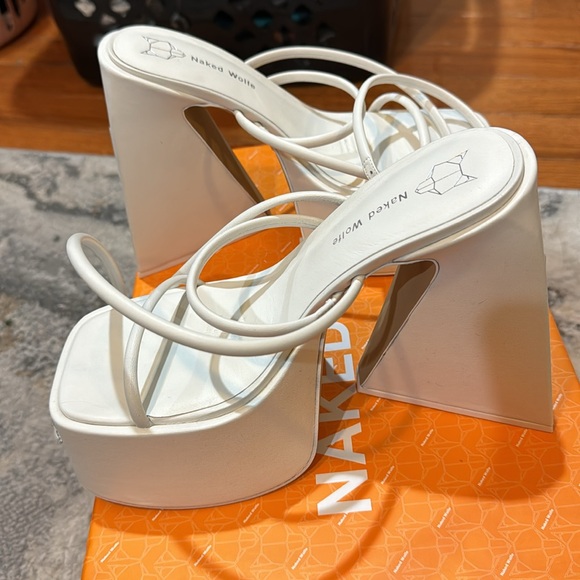 NAKED WOLFE- ANGEL WHITE US 7 - Picture 3 of 7